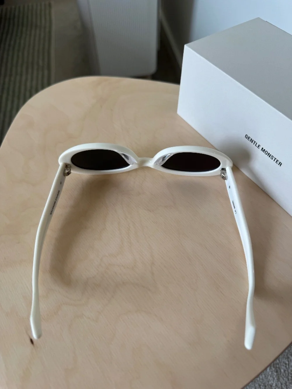 Gentle Monster La Mode W2 Sunglasses in White